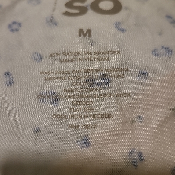 NWT Juniors Medium So The Favorite Scoopneck Tank Top Floral Print Comfy Pretty! - Picture 7 of 7